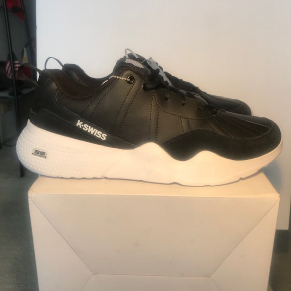 K-SWISS AUTHENTIC MEN'S COURT SNEAKS - SIZE12-$AVE